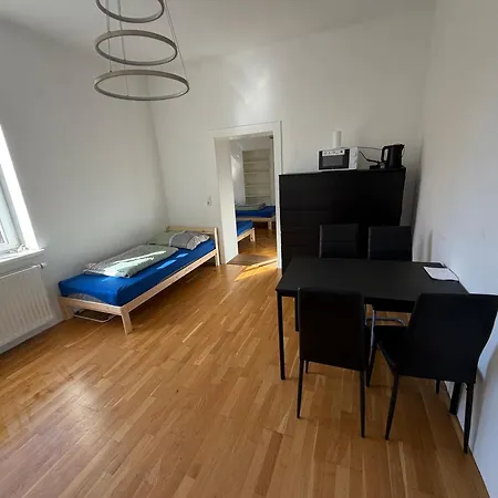 Naehe Woerthersee, Universitaet & Innenstadt דירה *