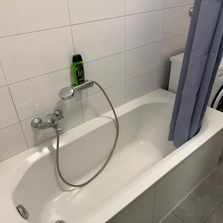 Naehe Woerthersee, Universitaet & Innenstadt Apartman