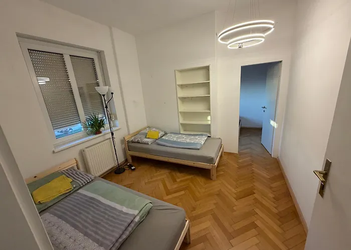 Naehe Woerthersee, Universitaet & Innenstadt Apartman *