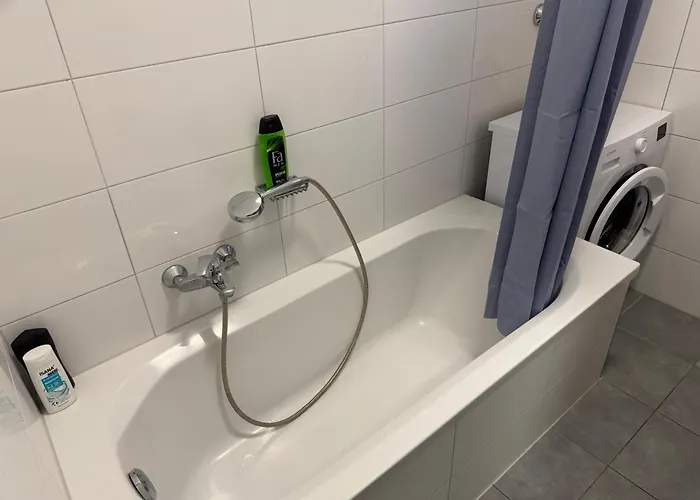 Naehe Woerthersee, Universitaet & Innenstadt Apartman